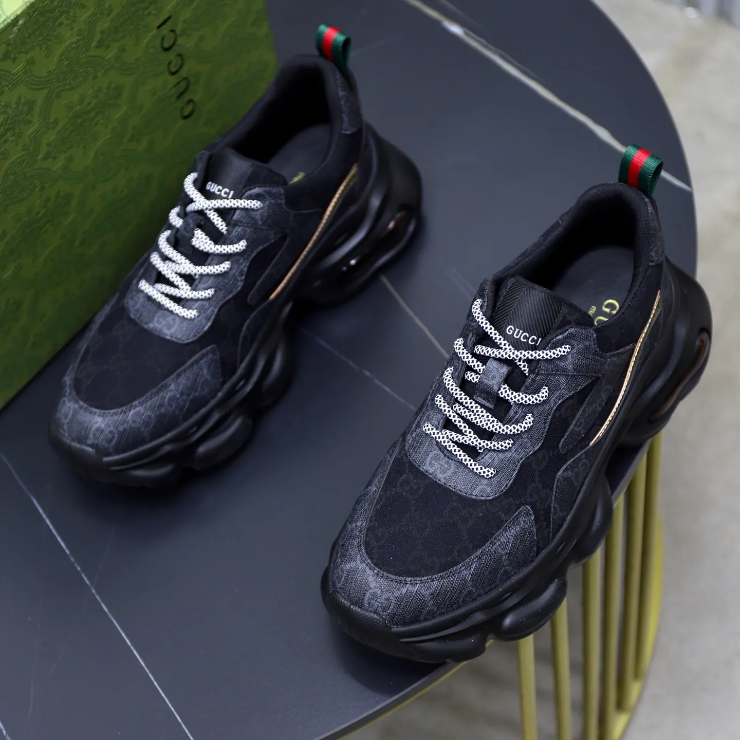 Ex-factory price: 462💰🙅‍♂️🙅‍♂️🙅‍♂️ Brand: Gucci GUCCi Standard code: 38-44 (45 customized) Grade: Same as the official website Material: Original cowhide material spliced with brand cloth Comfortable and breathable lining Lightweight and wear-resistant sports outsole Style category: Men's fashion casual shoes Running sports shoes Distinguished luxury brand elements Top luxury color: actual picture color